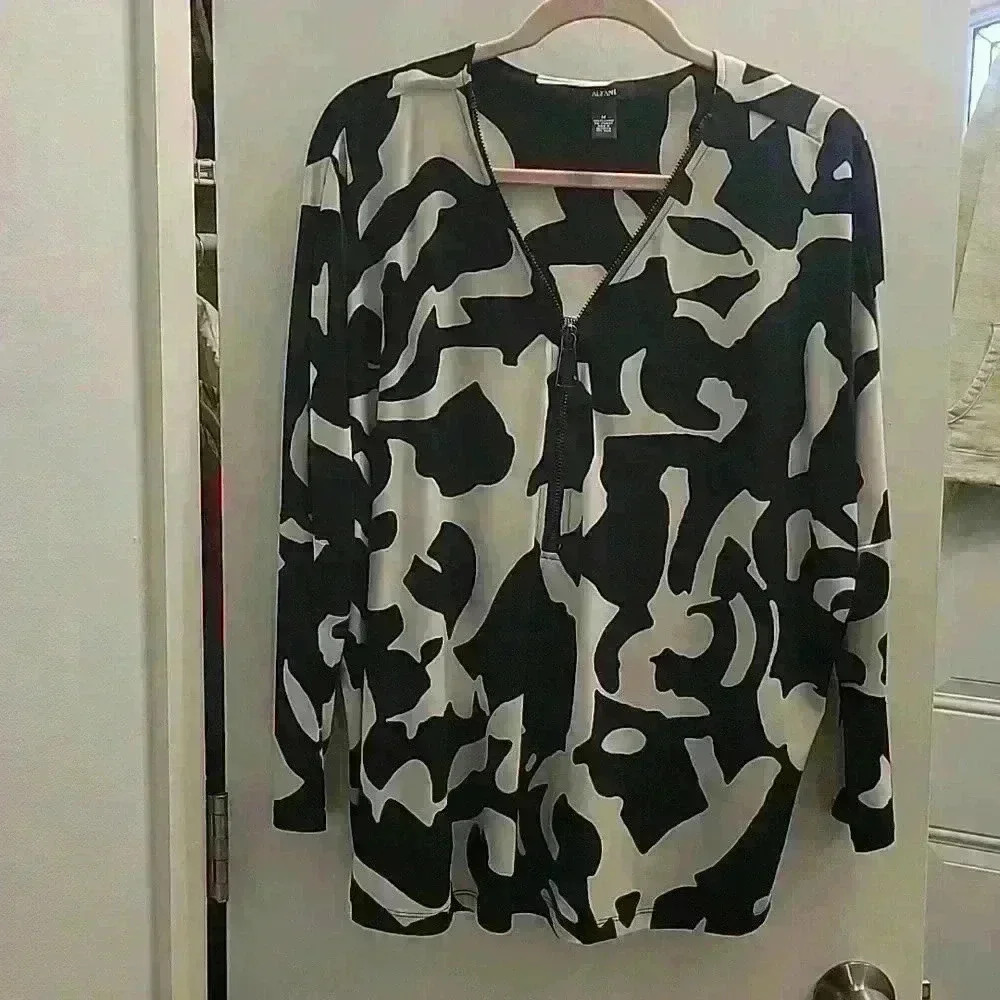 Women's Alfani Top